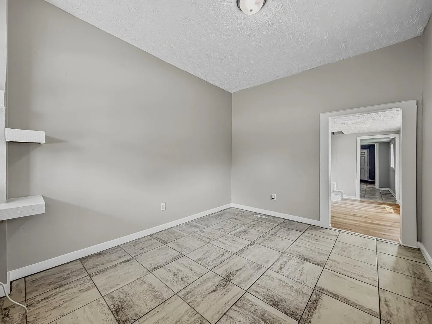 1129 N Pershing Ave — Photo 3