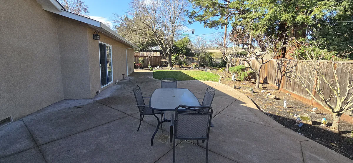 spacious backyard - 7975 Oxbow Ct
