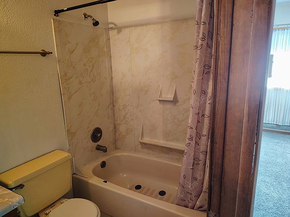 2nd image of 1546 S Cushman St #206