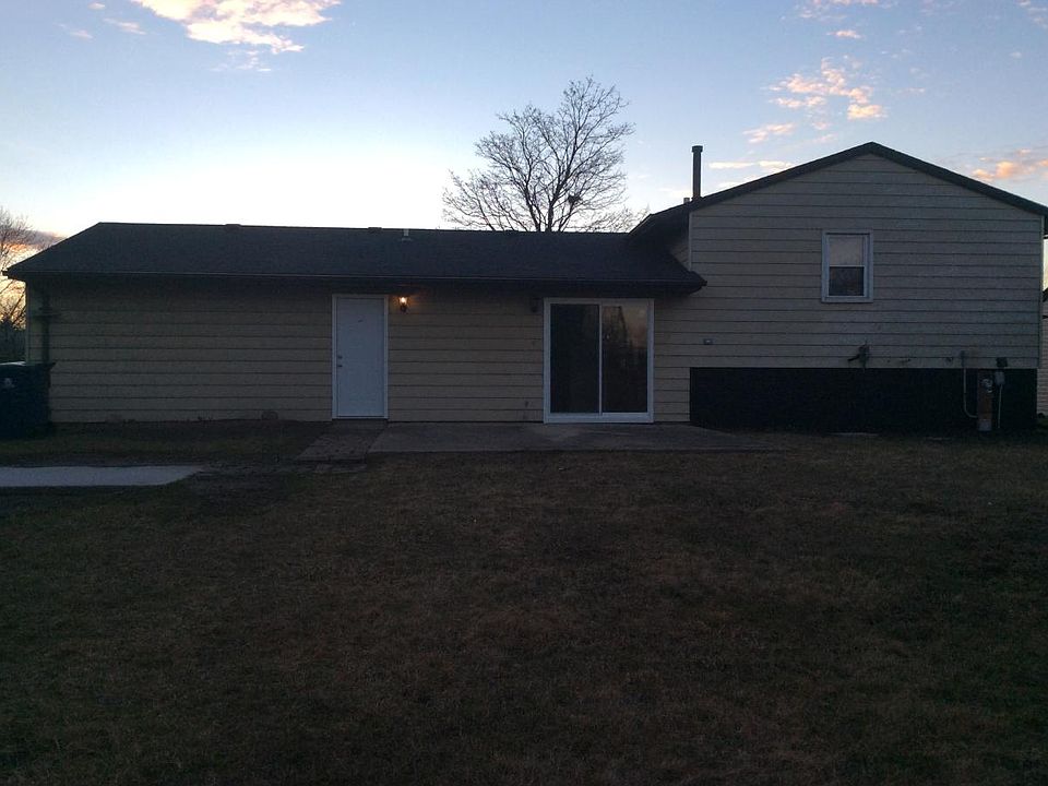 2nd image of 801 Oxford Ave