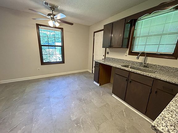 4th image of 1095 S Gordon Rd #A
