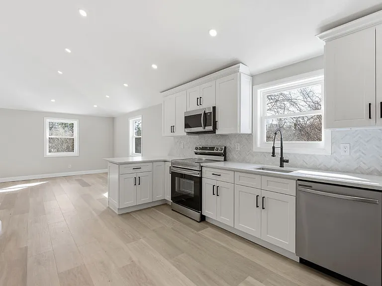 452 Montauk Hwy — Photo 5