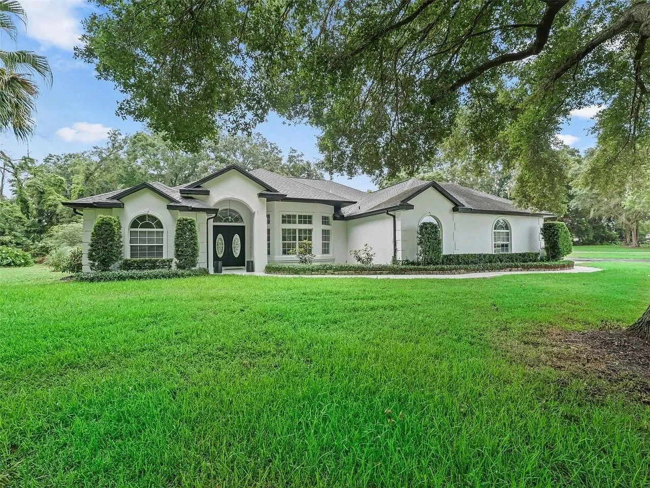 4 bed, 3.5 bath, 3200 sqft, $13,500 — Photo 1