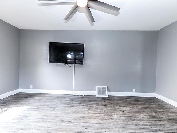 3rd image of 1712 Moro Ave
