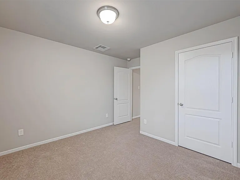 2111 Post Oak Ct — Photo 37