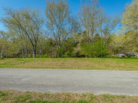 5th image of 266 Lenore Ln