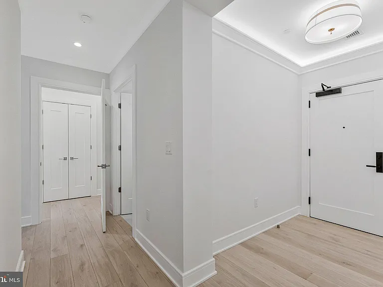 6718 Lowell Ave #507 — Photo 11