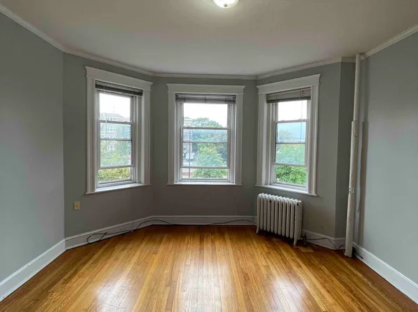 1635 Commonwealth Ave #8, Brighton, MA 02135