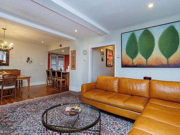 3rd image of 1901 Walnut St APT 2E