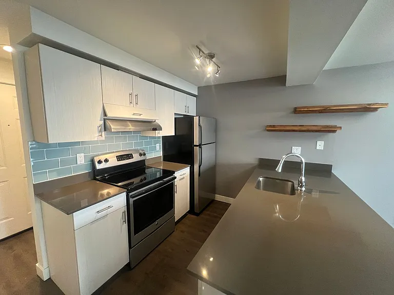 Cameron Apartments — Photo 21