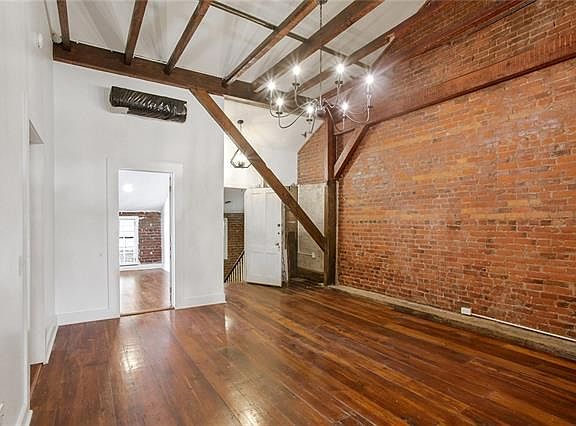 3rd image of 612 Julia St #D