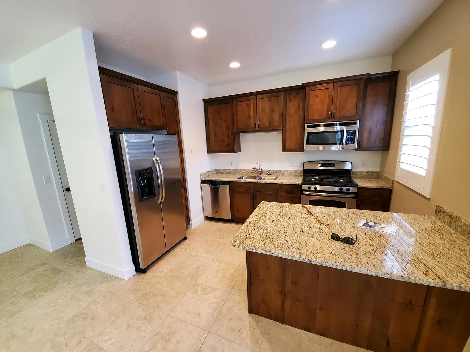 3 bed, 2.5 bath, 1929 sqft, $2,495 — Photo 3