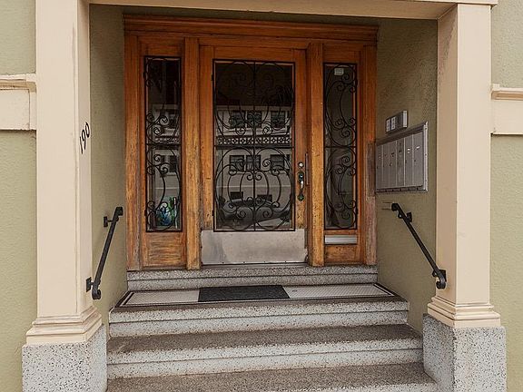 4th image of 190 27th Ave