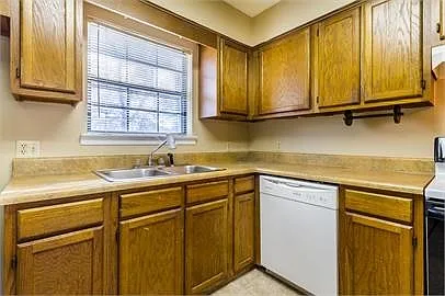 2BR/1BA Duplex unit in Foley - 304 E Orange Avenue — Photo 4
