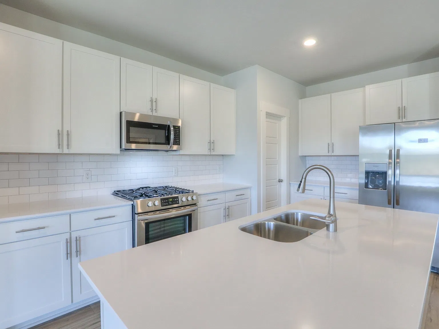 3 bed, 1800 sqft, $2,300 — Photo 4