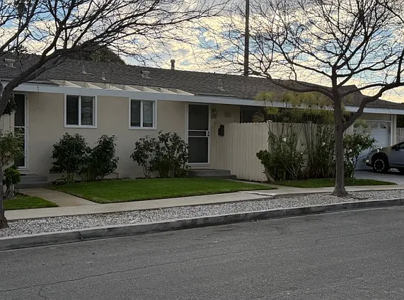 1 bed, 928 sqft, $2,200 — Photo 2