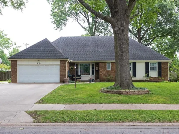 1400 SW Charleston Ave, Lees Summit, MO 64081