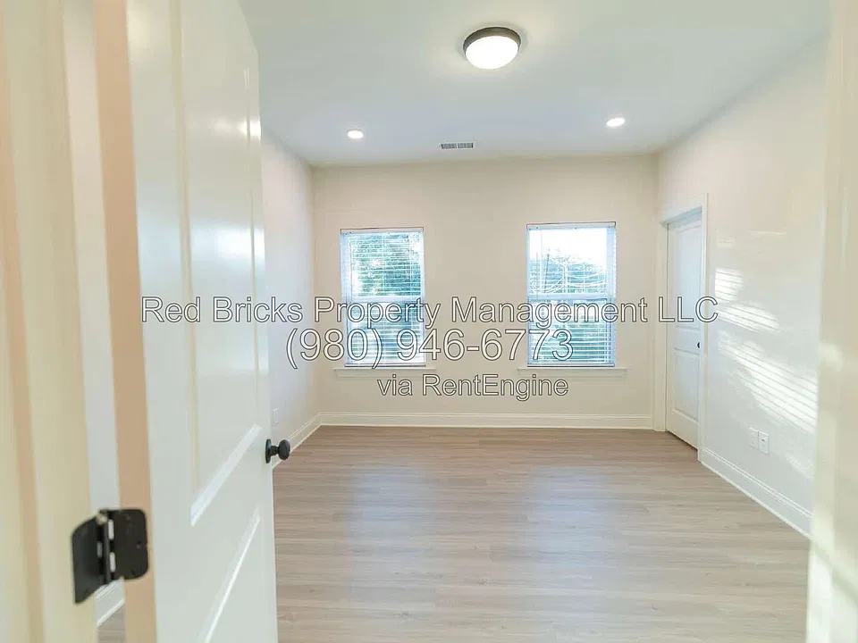1400 Winston Dr