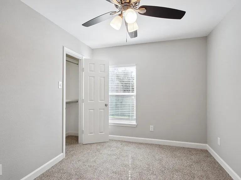 1127 Cascade Creek Dr — Photo 12