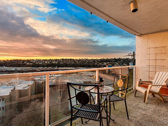 5th image of 2221 Gilman Dr W APT 401