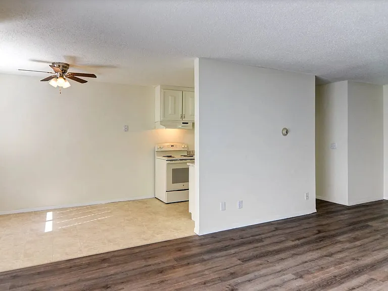 Victoria Flats Roseville — Photo 36