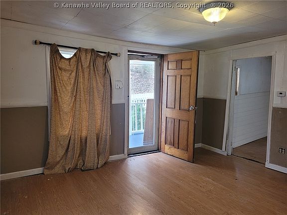 4th image of 637 S Ruffner Rd