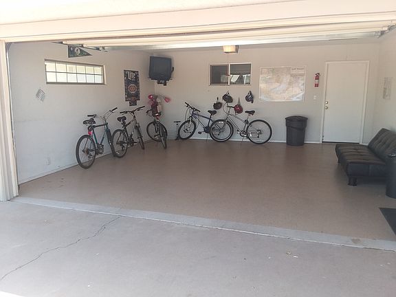 Bikes for guests in the garage.