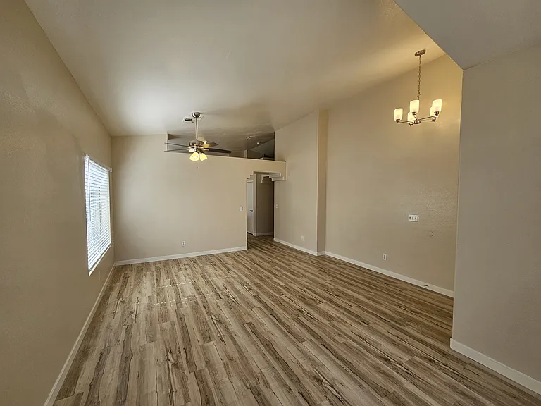 1526 Woodward Heights Way — Photo 4