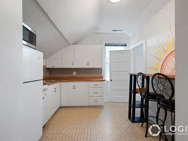 423 S Douglas St #UPSTAIRS — Photo 8