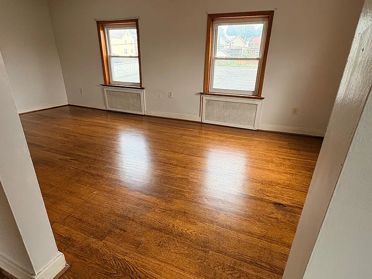 1110 Graham Ave #2 — Photo 4