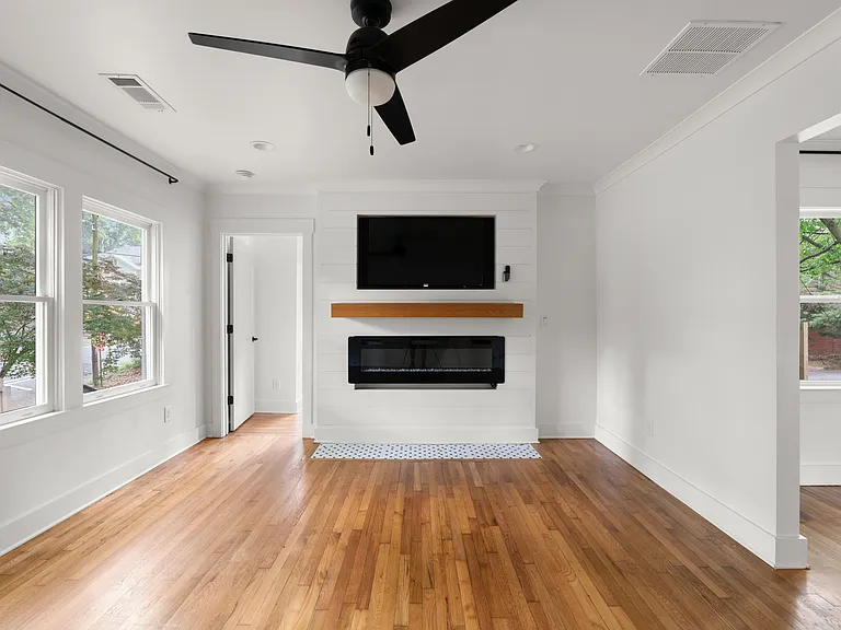 761 Palatine Ave SE — Photo 3