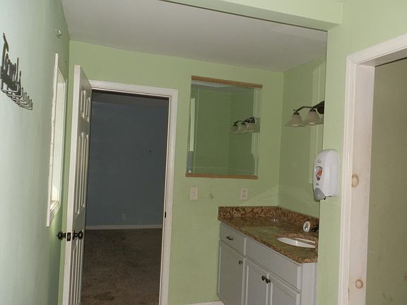 4th image of 192 Cardinal Blvd SE