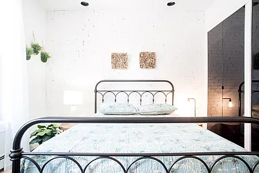 Rented by ER (DO NOT USE)