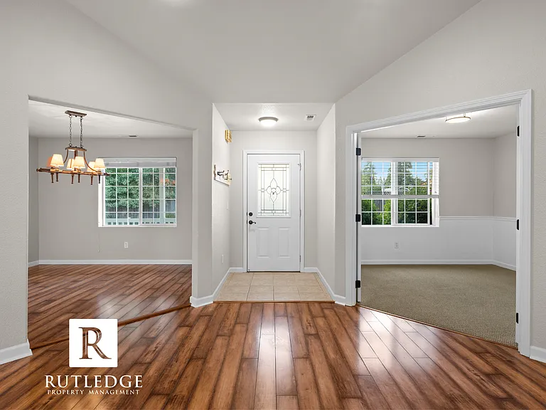 1013 Hope Dr — Photo 6