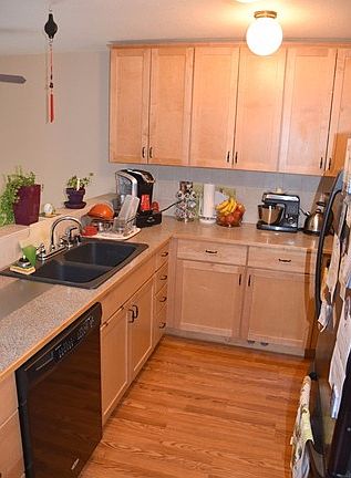 4th image of 2608 Saint Clair St