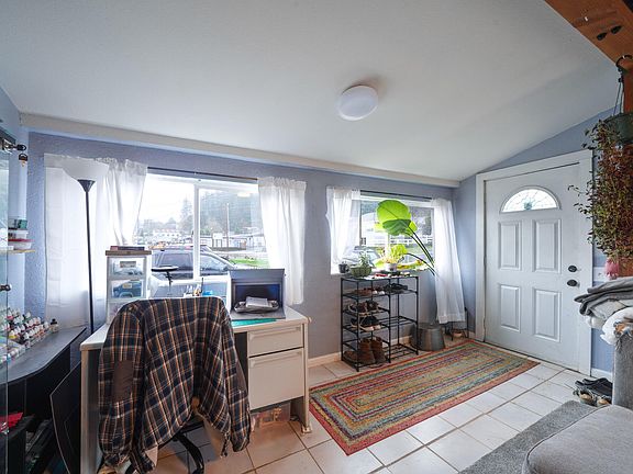 5th image of 807 Garibaldi Ave