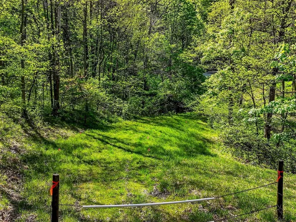 15955 Fossil Rock Rd, Athens, OH 45701