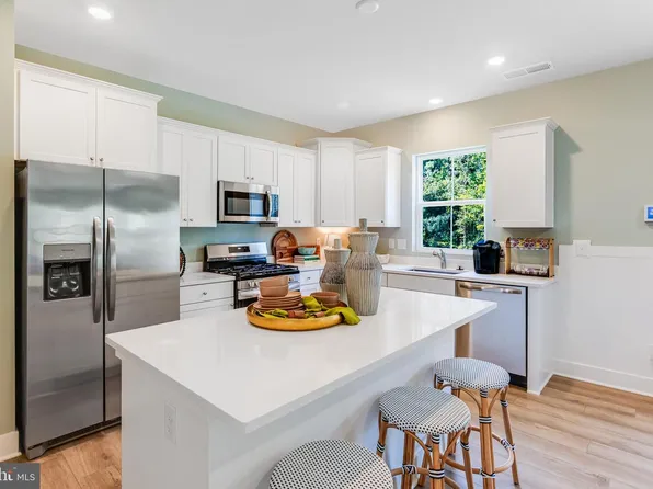 5816 Calypso Ct, White Plains, MD 20695