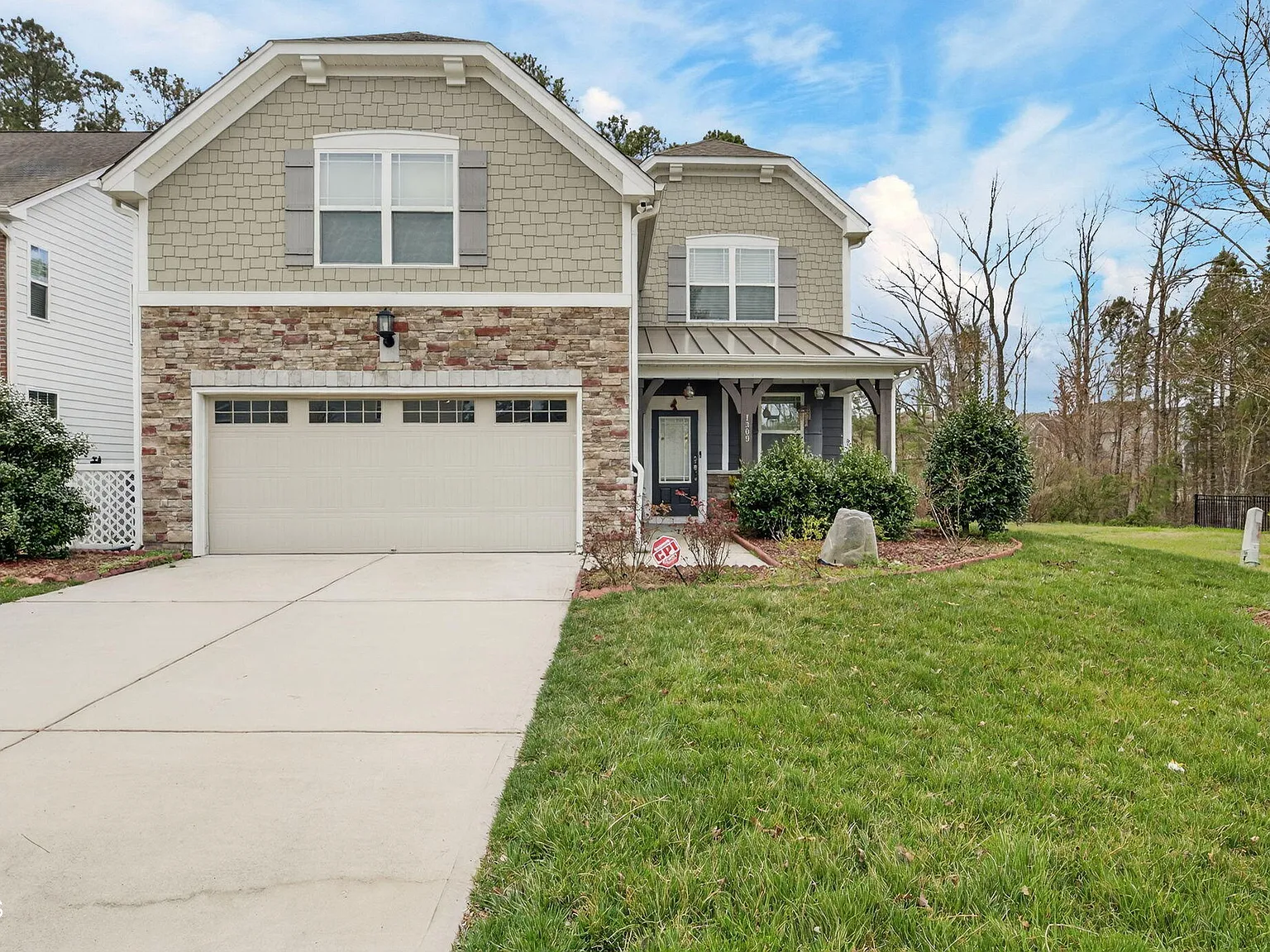 4 bed, 2876 sqft, $2,900 — Photo 2
