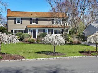 28 Hearthstone Dr, Riverside, CT 06878