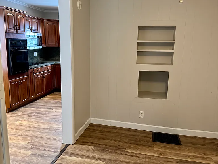 220 Elm St — Photo 8