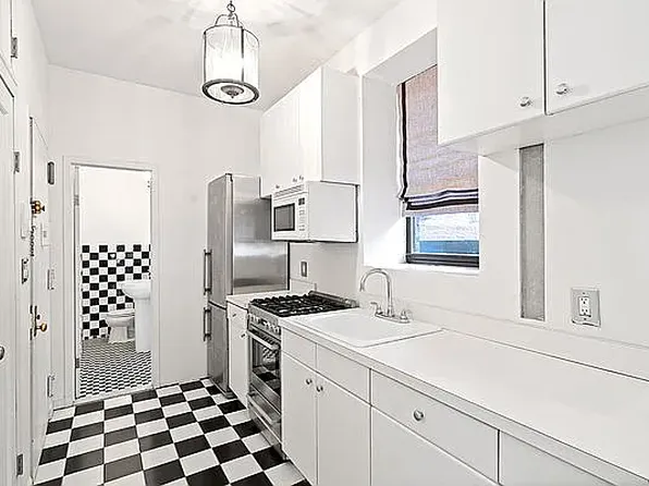 225 West 10th Street D image 3 of 8