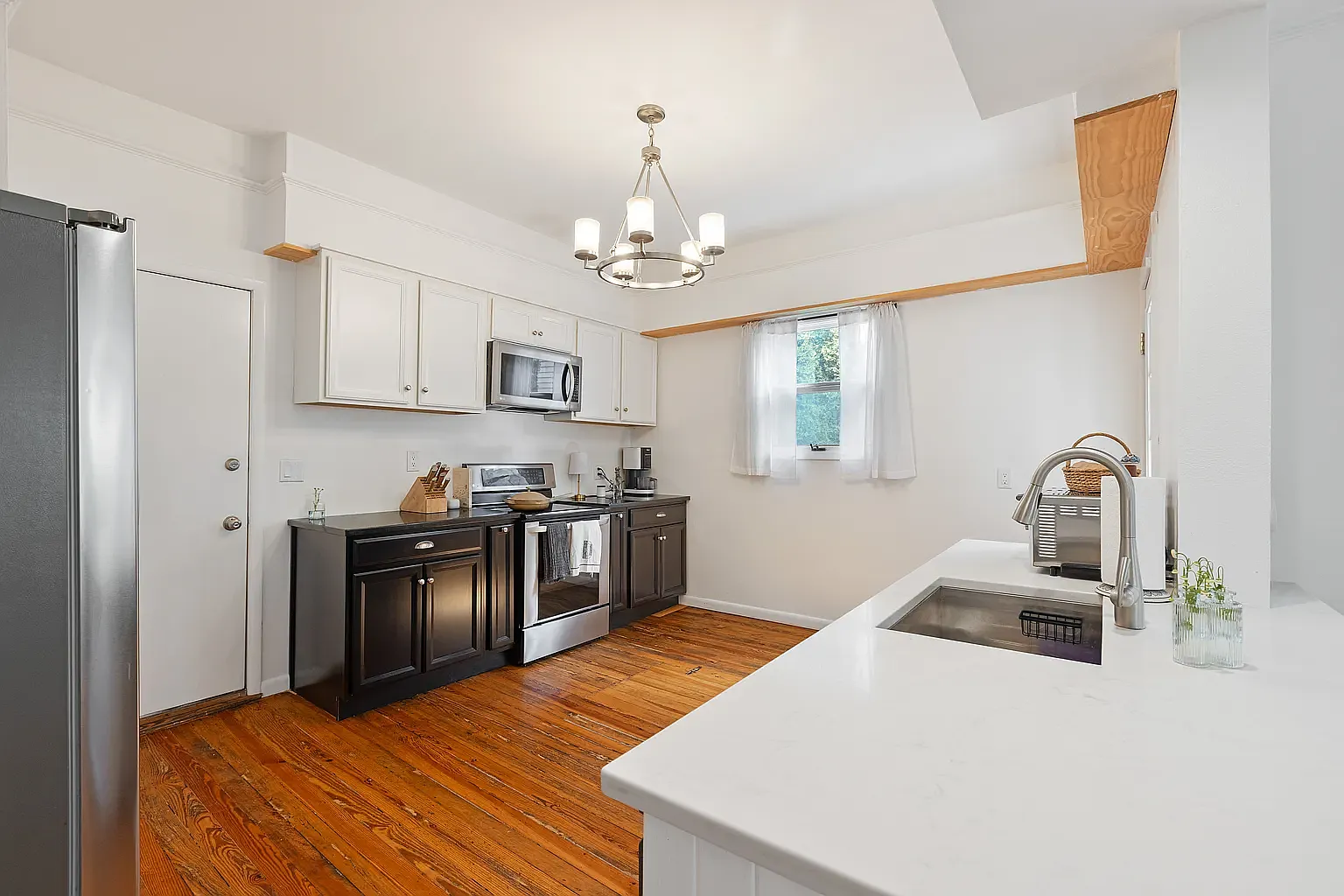 3 bed, 1800 sqft, $3,300 — Photo 3