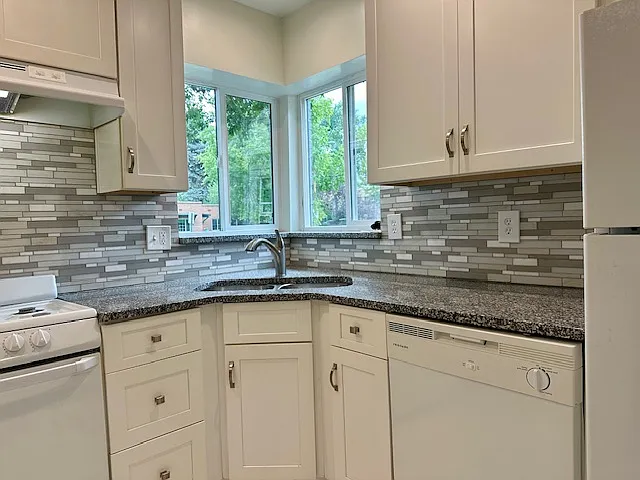 Kitchen 9' x 8'