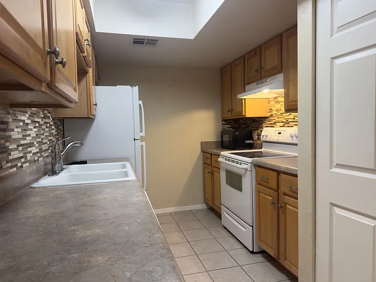 455 W Kelso St #131 — Photo 5
