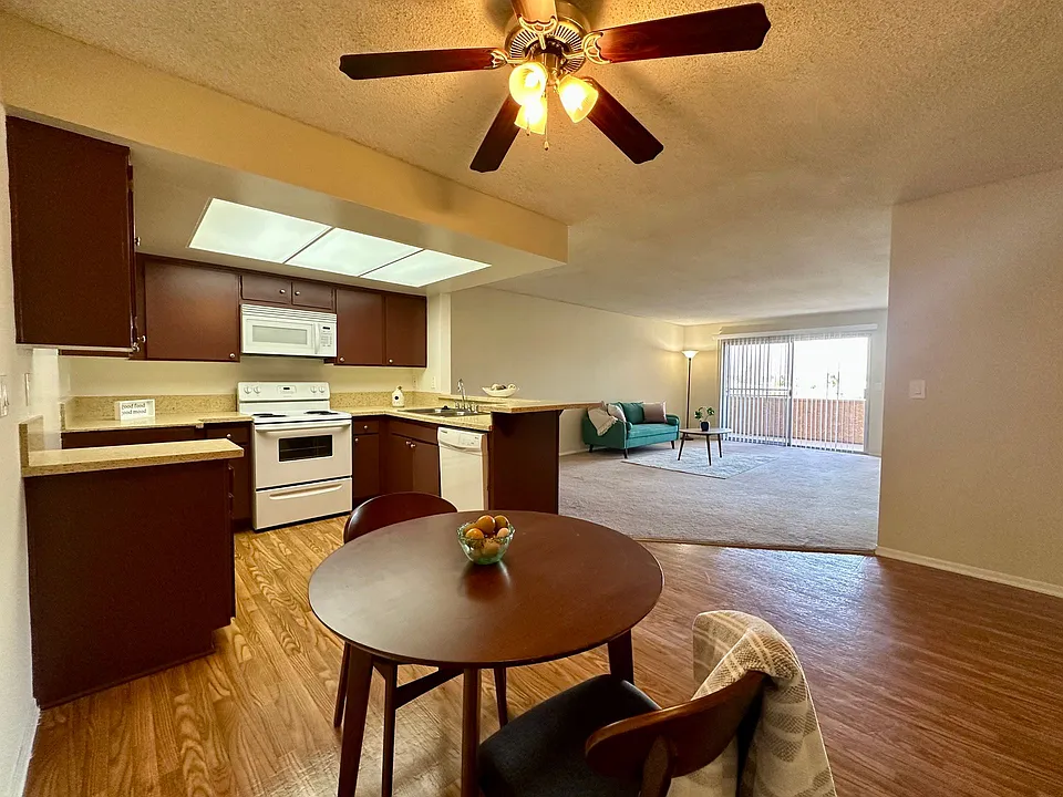 Villa Valencia Apartments
