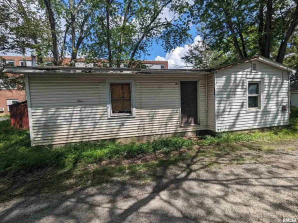 415 W South St, Harrisburg, IL 62946