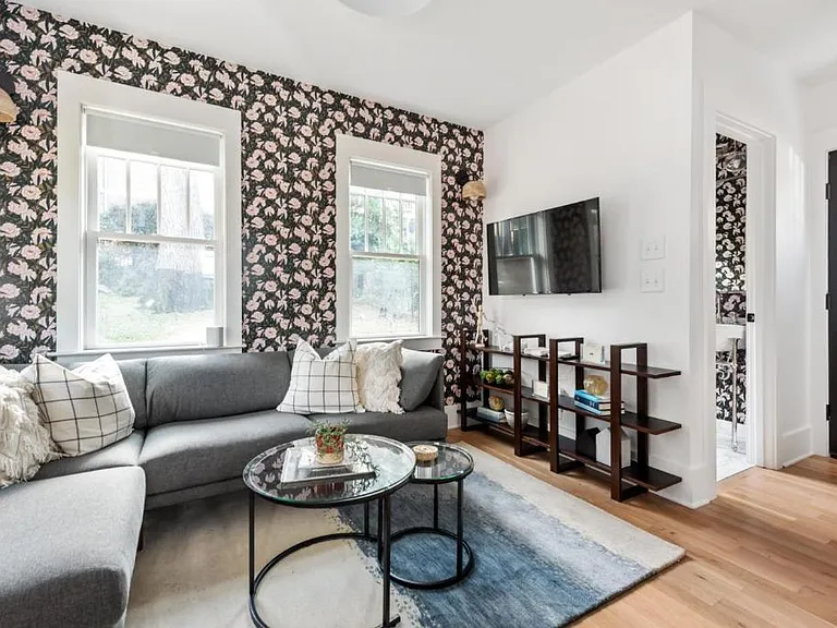 338 Sinclair Ave NE #CH — Photo 1