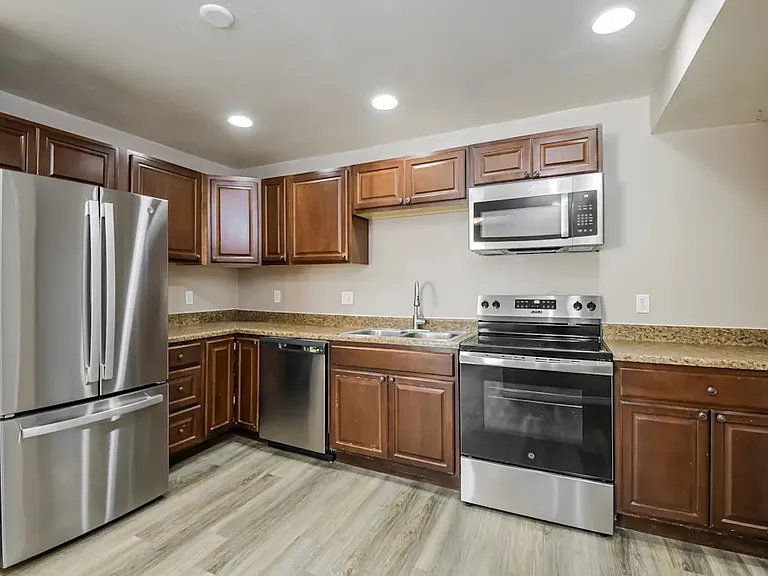 1880 Ruth Dr — Photo 2