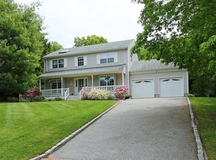 9 Lilly Ct, Manorville, NY 11949